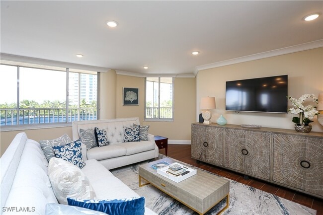 Photo - 4041 Gulf Shore Blvd N Unidad 305