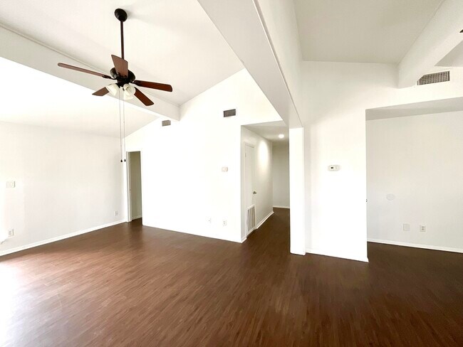 Photo - 319 Nolen Dr