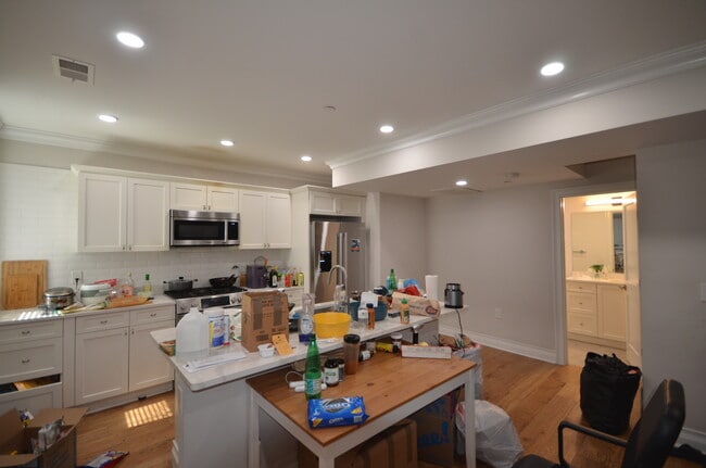Building Photo - 18 Mount Hood Rd Unit 2 Rental