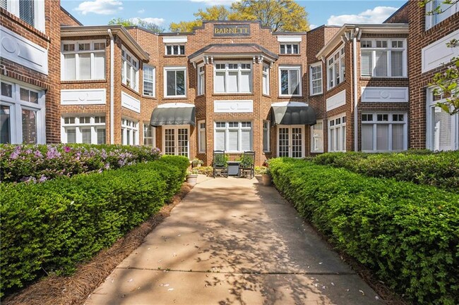 Photo - 737 Barnett St NE Unidad C4 Rental