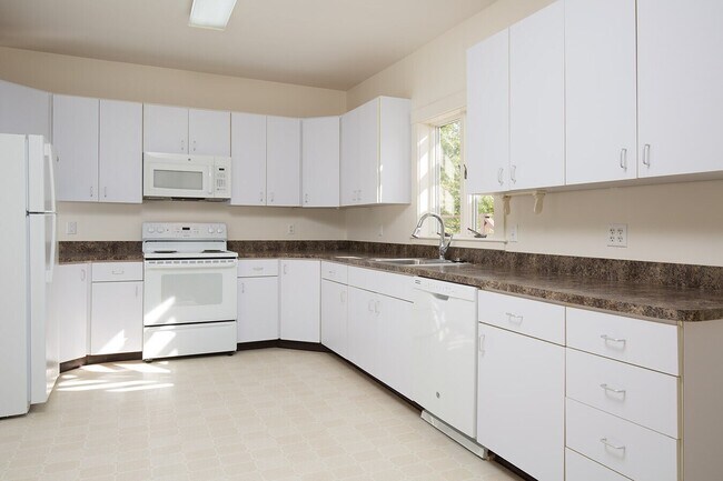 Photo - 352 Thoreau St