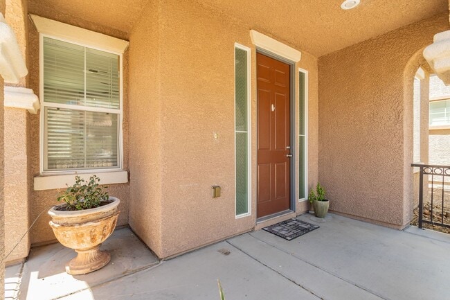 8611 Splendid Leaf Ct