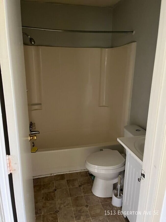 Photo - 1513 Edgerton Ave SE