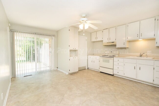 Photo - 3907 Kingsbridge Rd