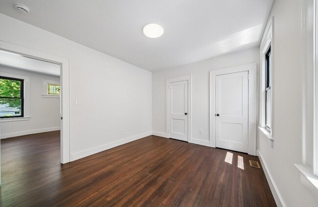 235 Elmwood Ave Unit 3