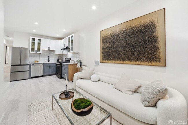 Photo - 202 (17-19 Card Aly) Unit 19A