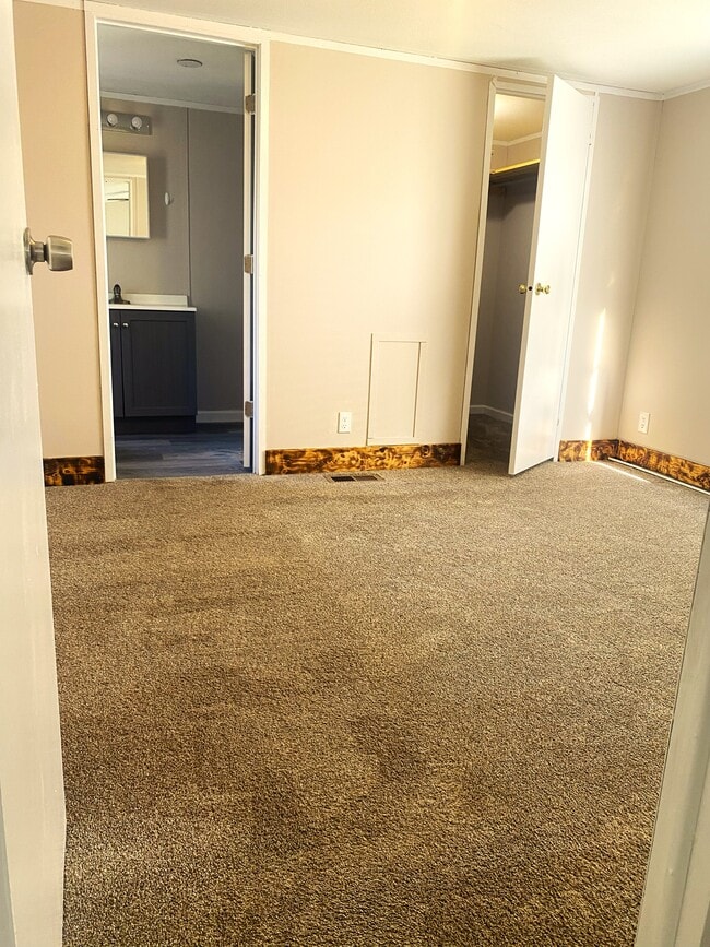 Photo - 39 1/2 Long St