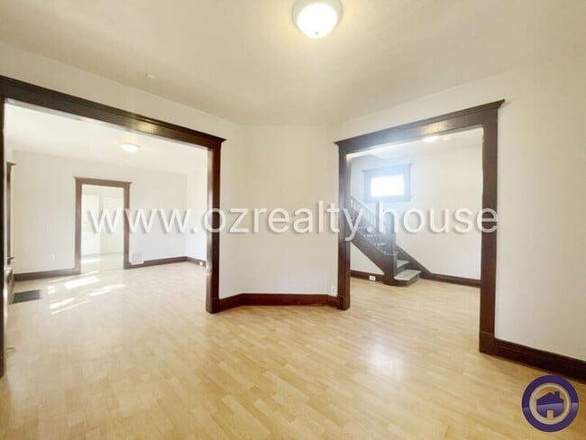 Photo - 1031 N Michigan St