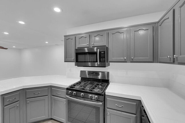 Photo - Large 3 bedroom, 2.5 bath house/ New Upgrades