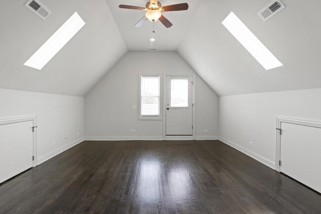 Building Photo - 2 bedroom in Chicago IL 60618 Unit 3 Rental