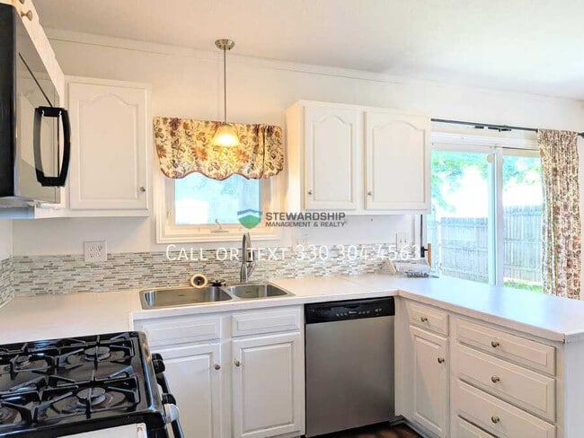 Photo - 940 17th St NE