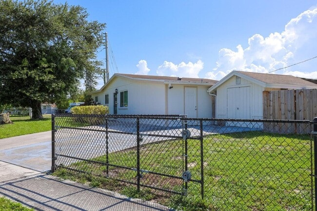 Photo - 5763 Purdy Ln