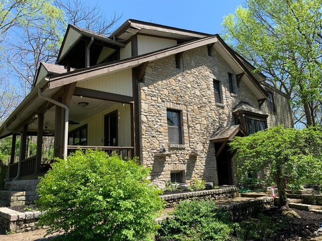 Building Photo - 7049 Riverside Dr