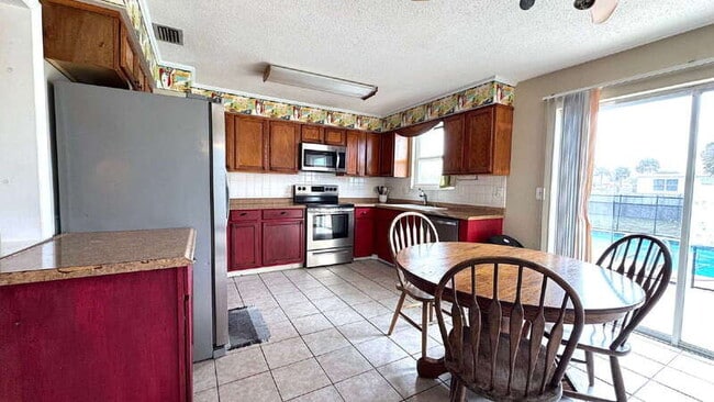 Photo - 484 Grandview Ave