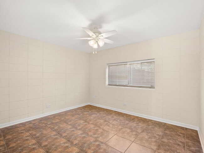 Photo - 710 Iris St Unidad 104