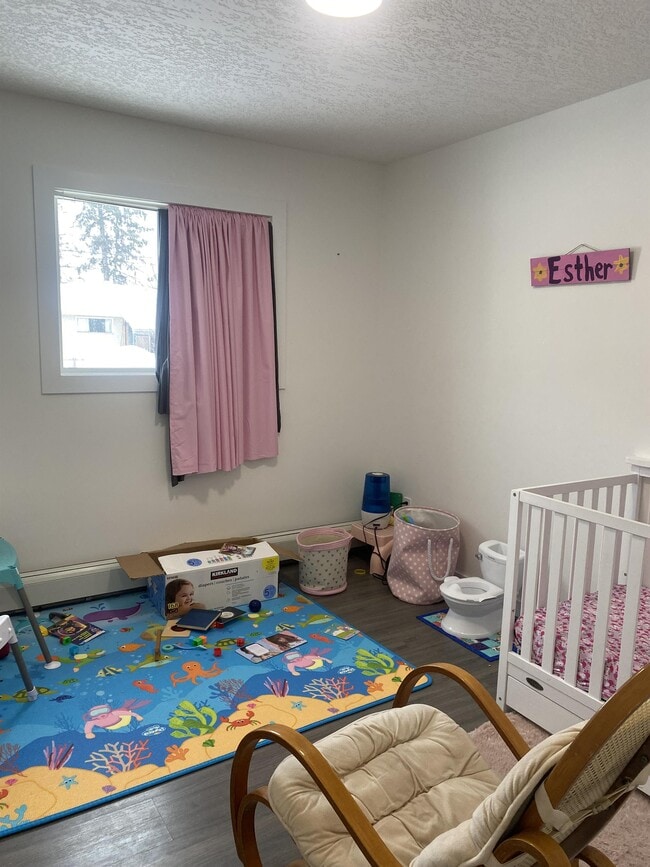 Photo - 2041 Tamarack St