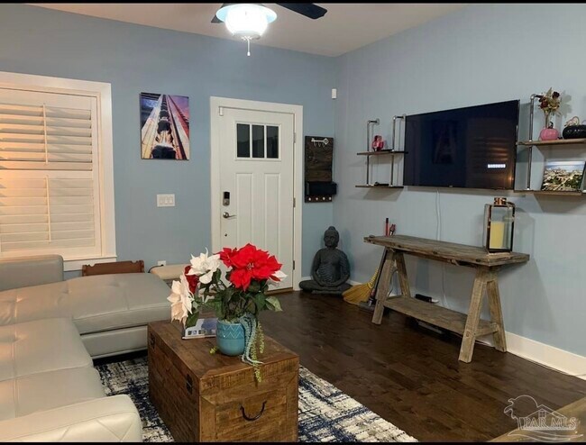 Photo - 216 W Intendencia St