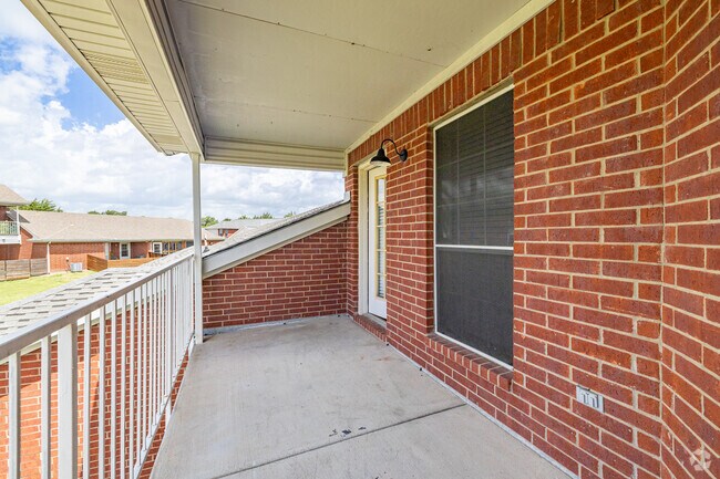 1BR, 1BA - 708SF - Balcony
