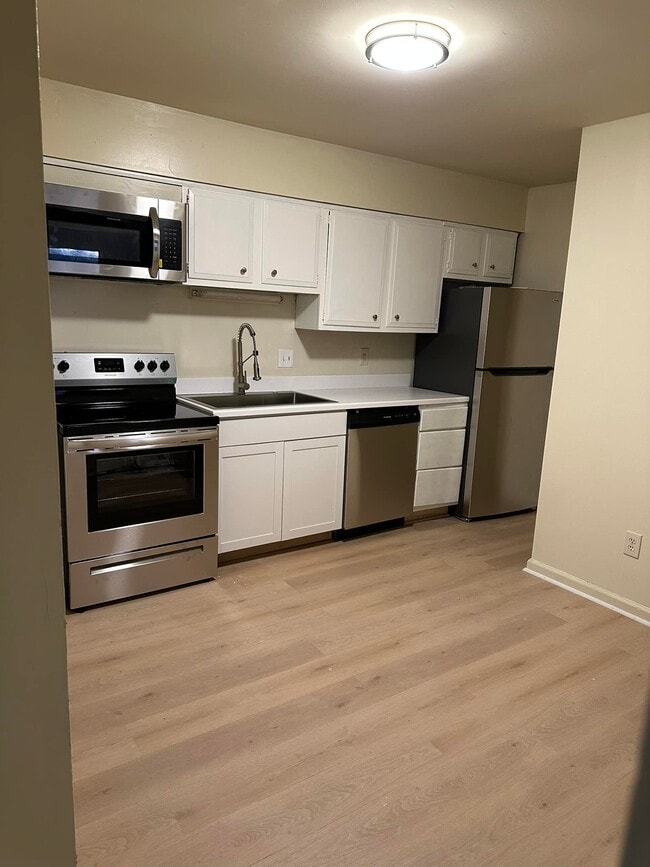 Photo - Hill Court Apartments