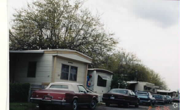 Miracle Mobile Grove - Miracle Mobile Grove Apartments