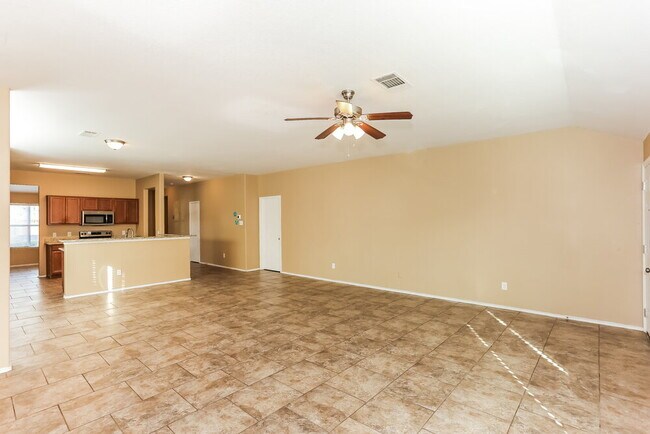 Photo - 144 Triumph Rd