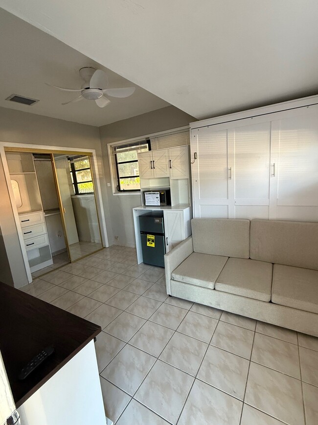 1060 SW 36th Ct Unit Front Studio