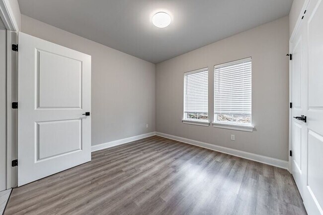 Photo - 182 Excelsior Ave Unidad Flat