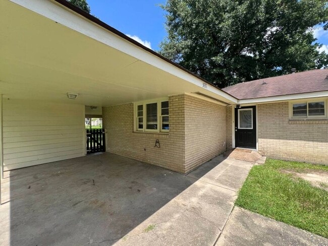Photo - Charming 3BR Rental Featuring Granite Counters & Gas Range