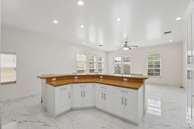 Photo - 819 SW 7th Ave