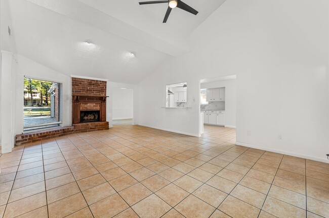 Photo - 33 Crystal Lake Ln