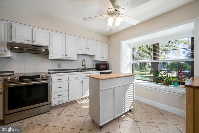 Photo - 723 Kings Croft Dr