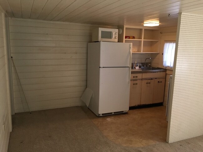 Building Photo - 658 Avenue B NW Unit 658 - Downstairs