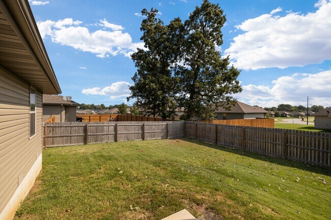 Photo - 4 Bedroom Home in Republic with fence!