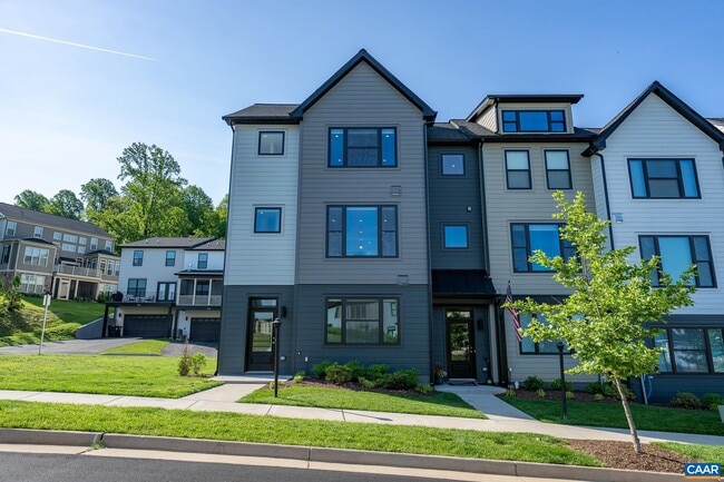 Building Photo - 1521 Knoll Ln