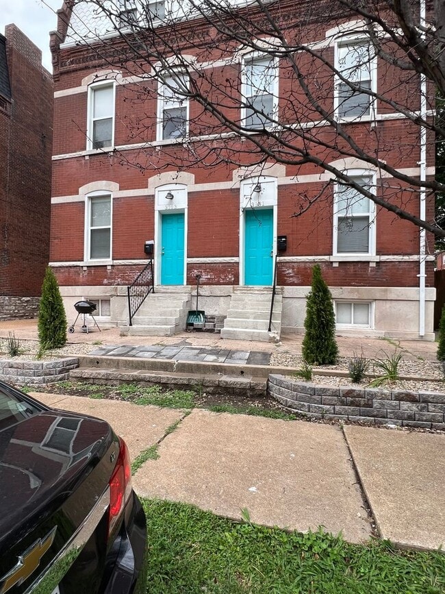 Building Photo - 3131-3133-3133 California Ave Unit 3131