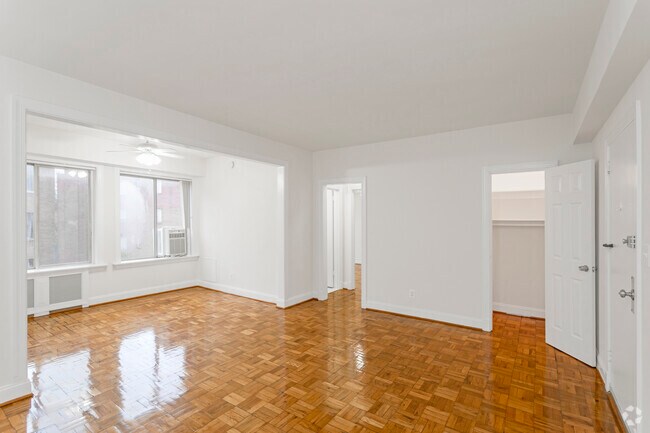 1 BR, 1 BA - 680 SF