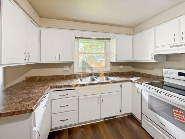 Photo - CENTRAL AIR! 2 Bed 1 Bath Ranch Duplex