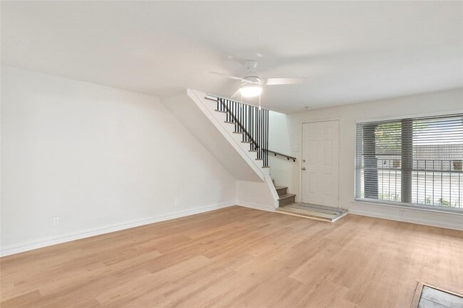 Photo - 4930 Windward Passage Apartamento