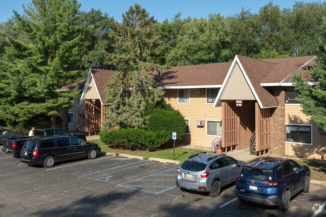 Rolling Pines Apartments