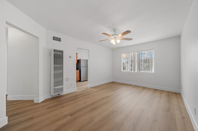 Living Room - 4654 33rd St Unit 12
