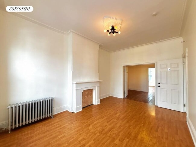 Photo - 158 Weirfield St