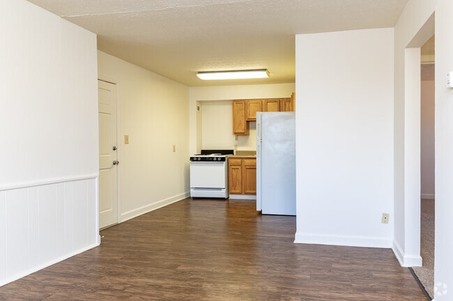 2BR, 1BA - 665 SF - Living Room - Long View