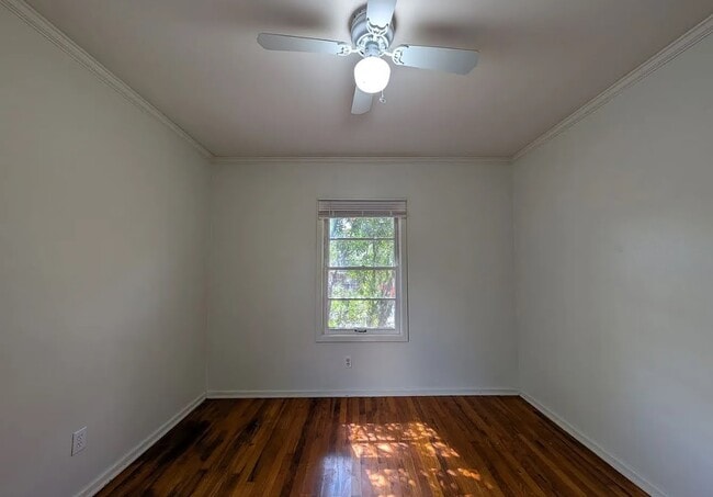 Photo - 890 Josephine St