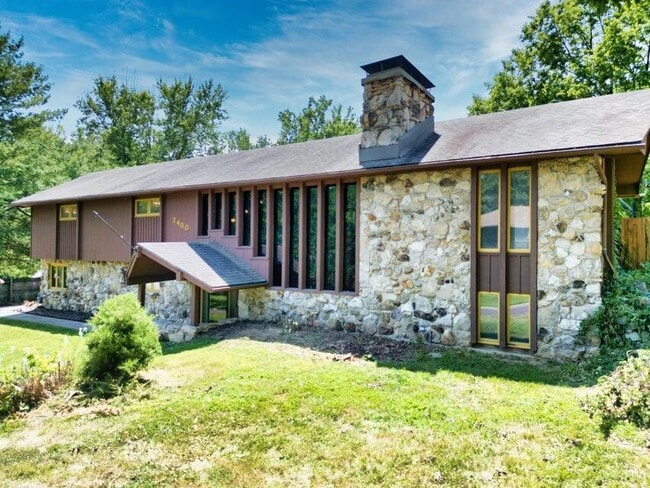 Photo - 2400 Ridgefield Rd