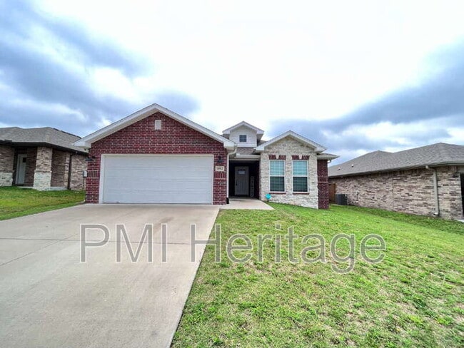 Building Photo - 6002 NW Meade St