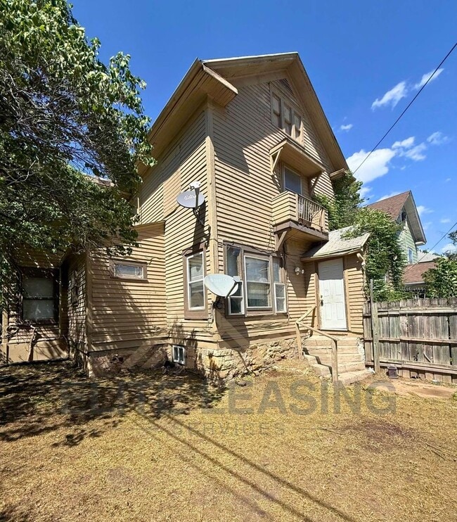 Spacious 3 Bedroom Home in Central Topeka ... - Spacious 3 Bedroom Home in Central Topeka ...