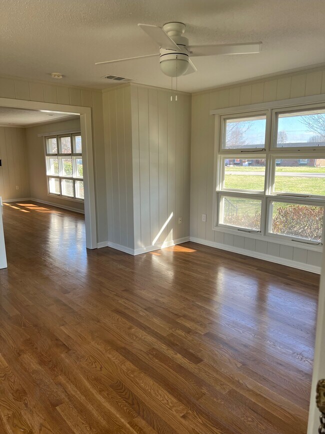 Photo - 705 Hampton Dr