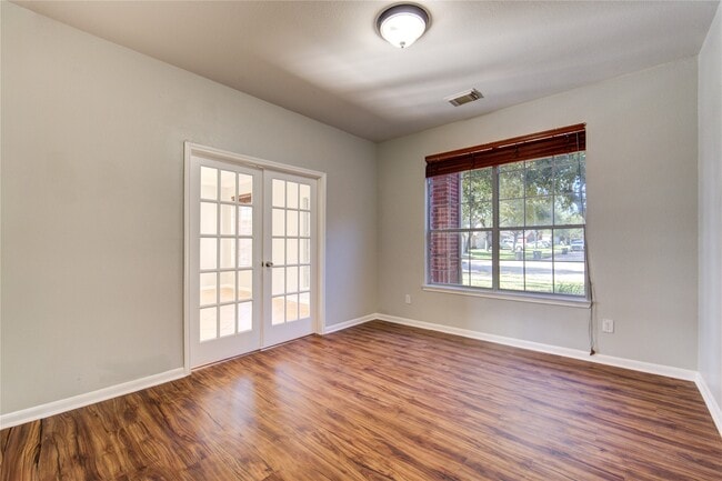 Photo - 5527 Gatesprings Ln