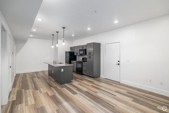 1BR, 1BA - 685SF - Living Room