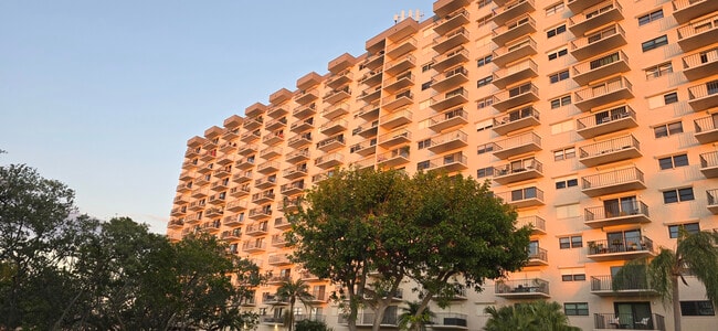 Photo - 7050 Sunset Dr S